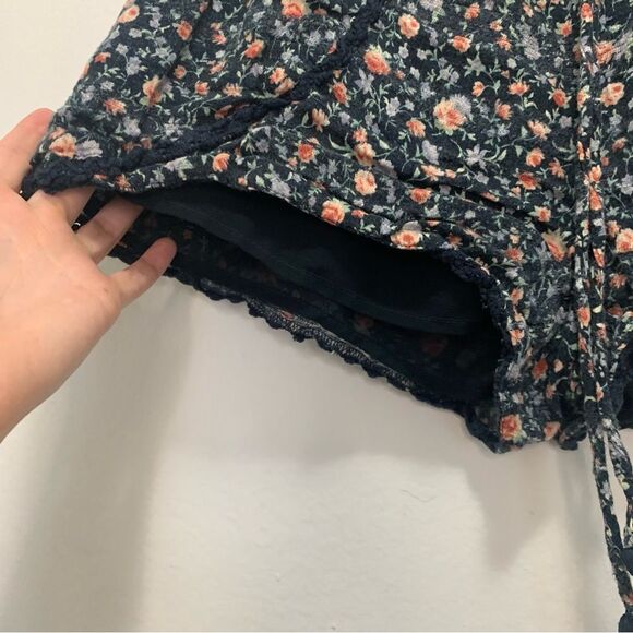 American Eagle Flowy Floral Shorts Size Medium - Picture 4 of 6